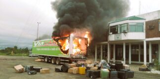 Un semirremolque de la empresa vía cargo se incendió en Ruta 12