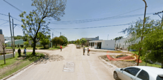 Choque frontal entre una moto y un vehículo