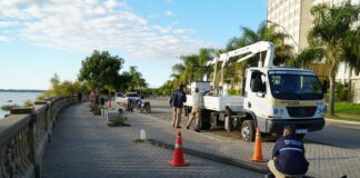 Colón: Empezó la colocación de nuevas luminarias en la costanera