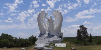 Allanamiento relacionado al robo que sufrieron dos jóvenes en el Monumento de la Republica