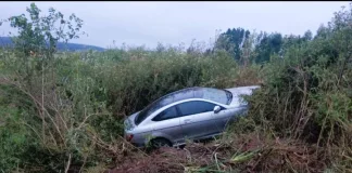 Despiste y vuelco en la Autovía Artigas