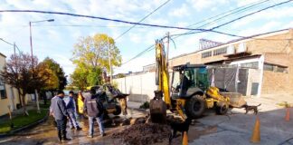 Repararon una pérdida de agua en el barrio Puerto Viejo
