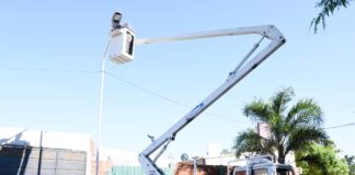 Colocan nueva iluminación en barrios de Concepción del Uruguay