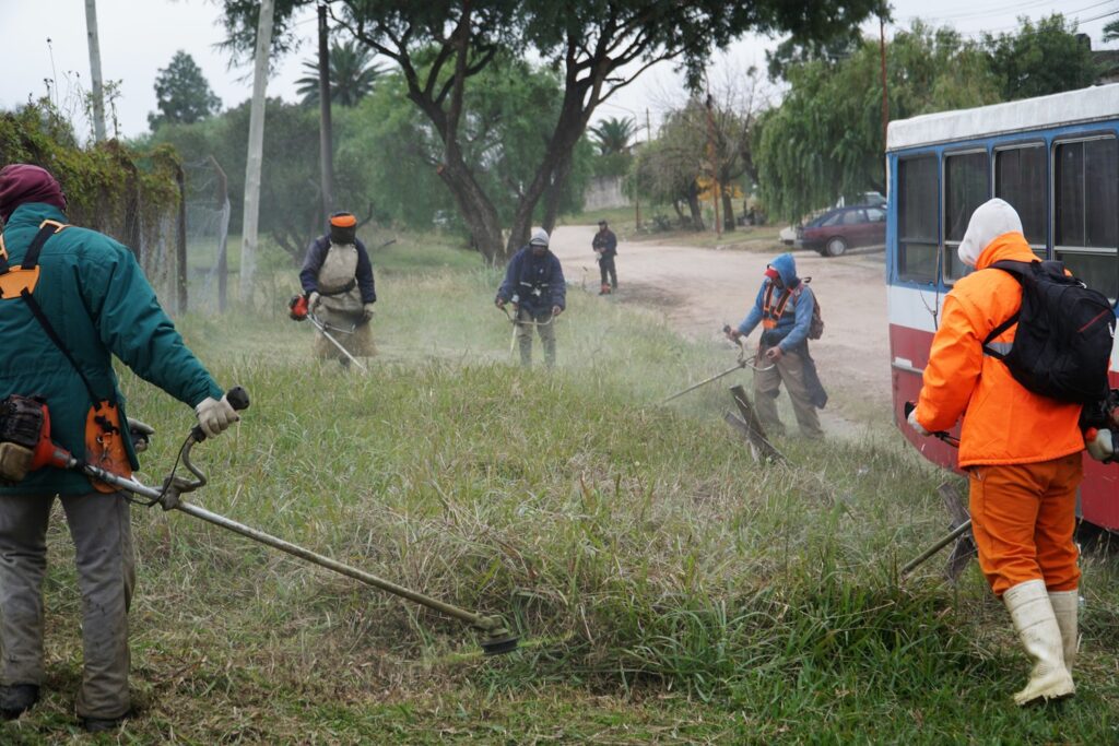 DESMALEZADO BARRIO LIBERTAD 28 5 2024 2 Uruguayenses