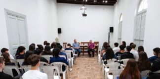 Expuso en la ciudad, un hijo de militar que participó en la Dictadura