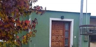 Vecinos del Barrio 60 viviendas solicitan ayuda para una yegua en trabajo de parto