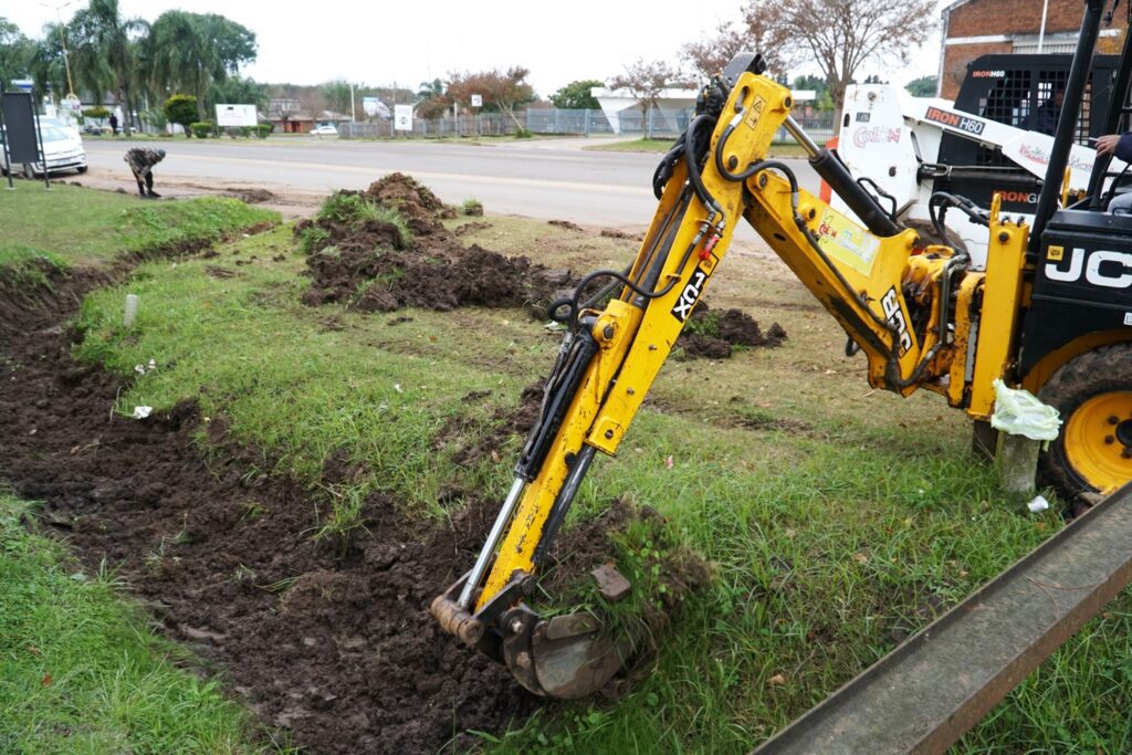 LIMPIEZA CUNETAS ACCESO A COLON 28 5 2024 1 Uruguayenses