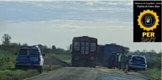 Un camión despistó y volcó el acoplado en Ruta N° 6