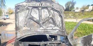 Incendio vehicular en Blvard. Díaz Vélez y 11 del Norte