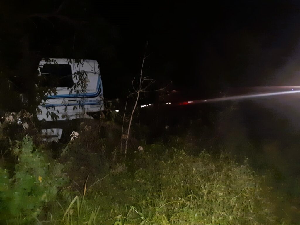 RN12: Dos camiones chocaron por un sobrepaso