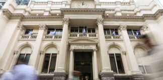 El Banco Central bajó las tasas del 60 al 50%