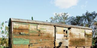 Histórico: El Ferroclub de Concepción del Uruguay logra mover un vagón centenario después de 35 Años