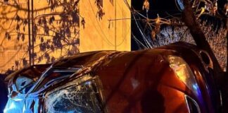 Joven sufrió lesiones leves tras volcar su vehículo en la madrugada