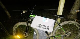 La policía irrumpió una vivienda mientras un hombre estaba armando envoltorio de cocaína, fue detenido