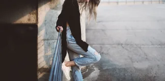 Jokowi supporters try to prevent anti-Jokowi activist from entering Batam