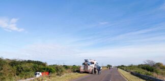 Camión despistó en Ruta 39 por el pésimo estado, cerca de Villa Mantero