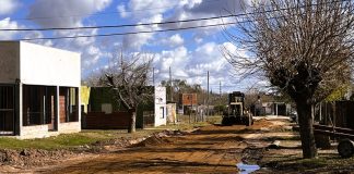 Arreglan calles pavimentadas y de tierra
