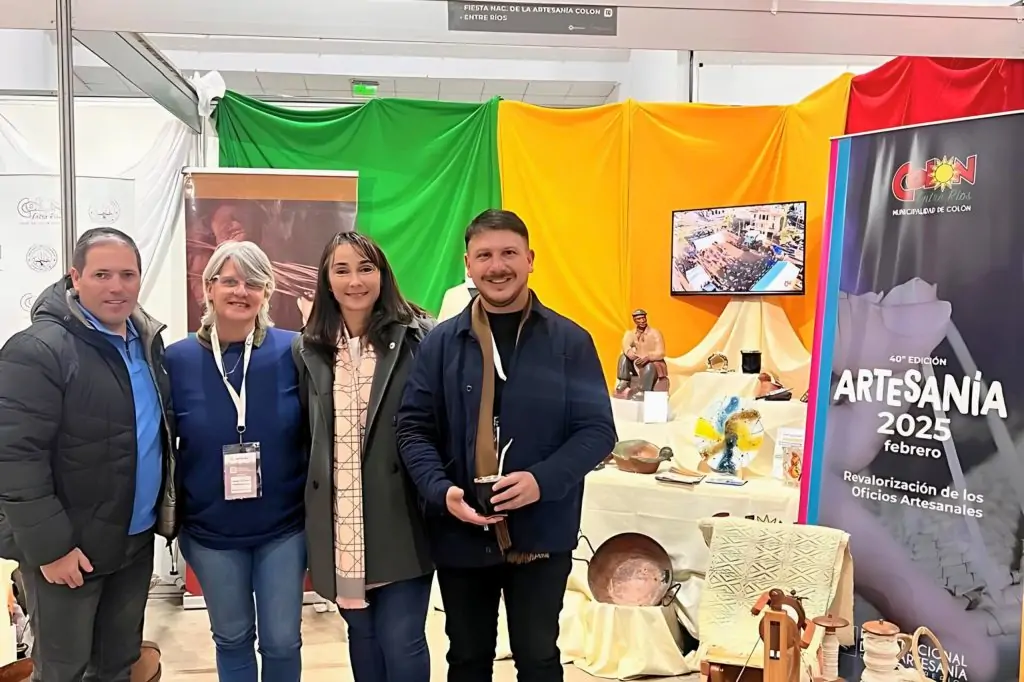 Colón promocionó la Fiesta Nacional de la Artesanía 2025 en la Fiesta del Poncho de Catamarca
