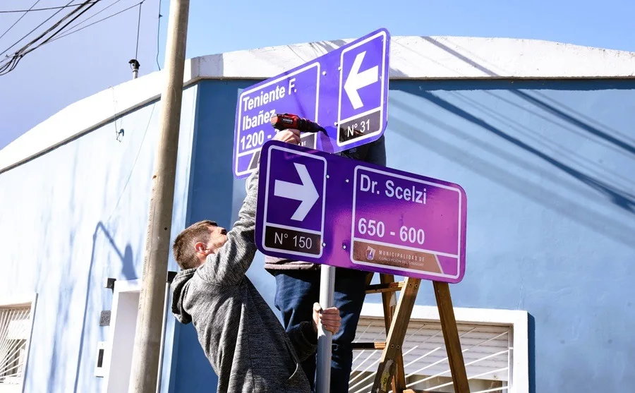 Renovaron los carteles de señalética vial en la ciudad