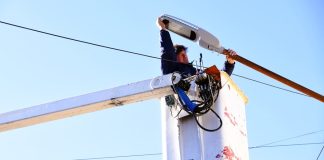 Continúan los trabajos de luminaria en la ciudad