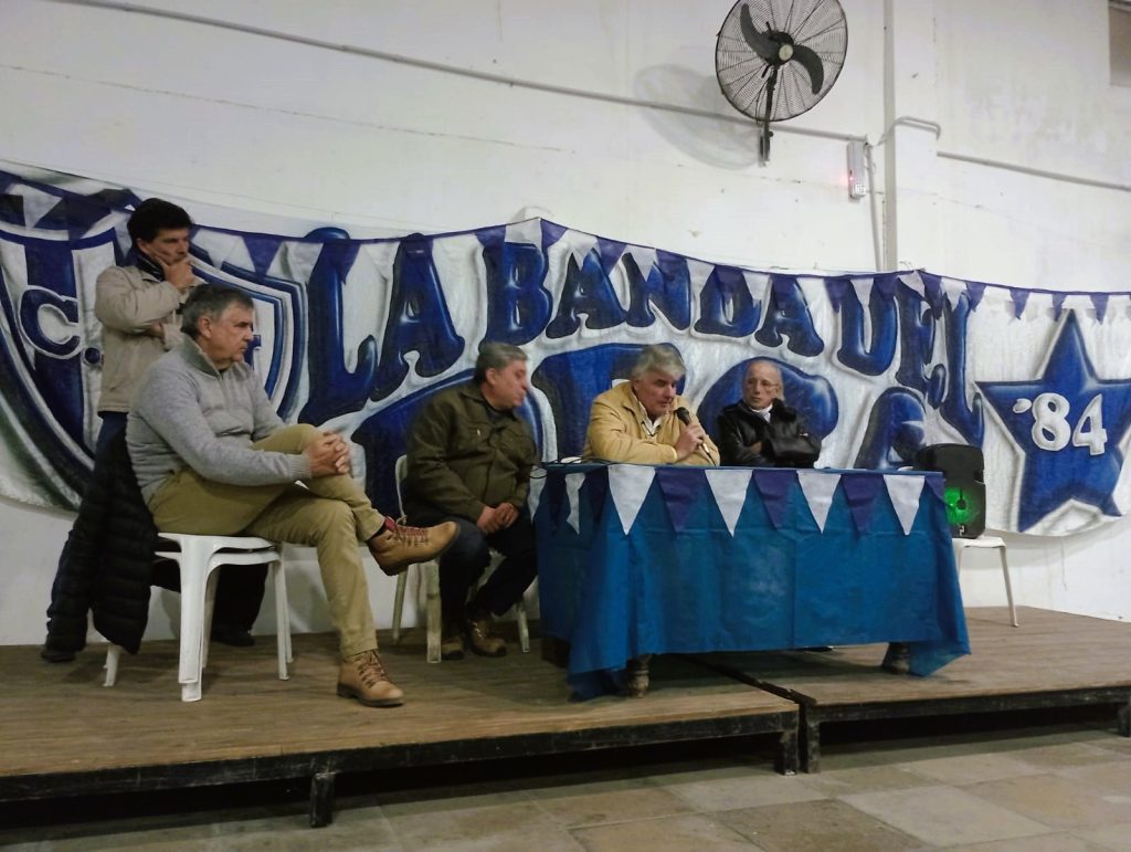 Reunión de compromisos asumidos en el Club Atlético Uruguay