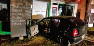 Un vehículo se incrusto en un comercio esta madrugada