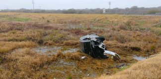 Un vehículo se llevó puesto el guardarraíl y volcó en la Autovía 14