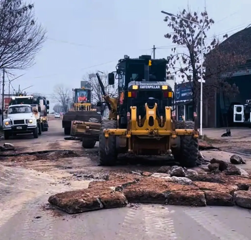 Continua los trabajos de repavimentación de Avenida Balbín