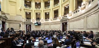 Tras el escándalo, los senadores dan marcha atrás con su aumento