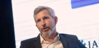 Frigerio propone incremento salarial desigual para Policías y Docentes en Entre Ríos