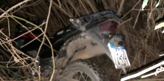 La Policía recuperó una moto robada abandonada en un descampado