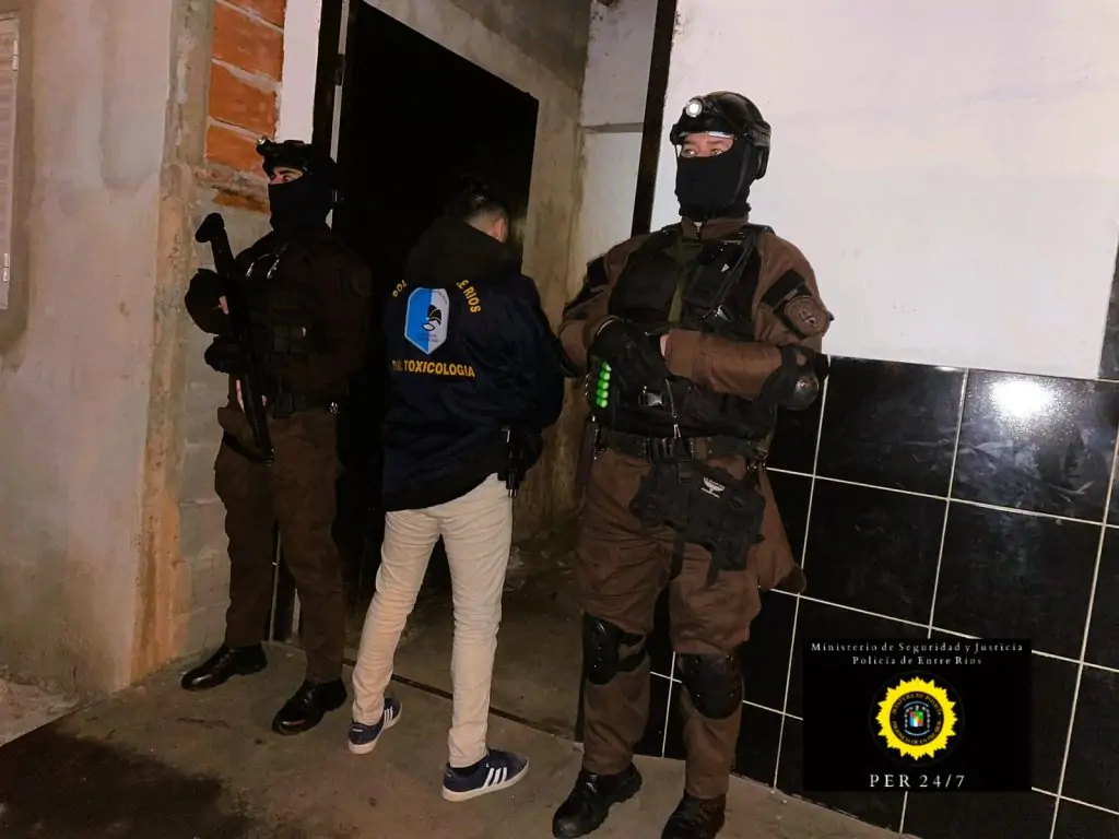 Detuvieron a una mujer y secuestran cocaína en operativo antinarcóticos