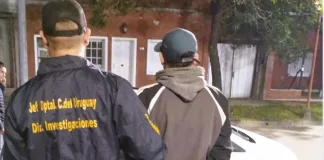 Vendía un teléfono robado y lo detuvo la policía