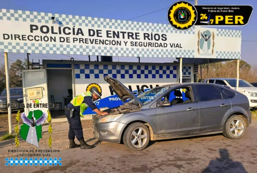Detienen Vehículo en Brazo Largo por Documentación Falsa y Arma No Registrada