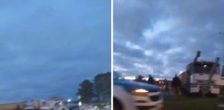 Un Camión impactó contra una columna de alumbrado público en el Monumento Urquiza