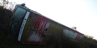 Vuelco de un colectivo escolar deja a estudiantes heridos