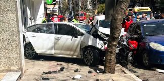 Auto descontrolado provoca caos en el centro de Córdoba: 15 Heridos y una amputación