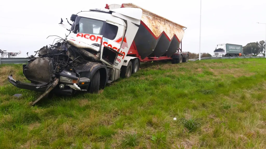 Siniestro vial en Ruta Nacional 14: Colisión entre camiones deja un herido