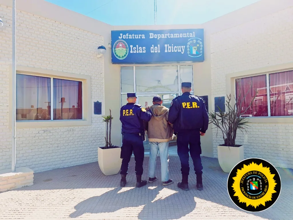 RN12: Detuvieron al hombre que iba caminando sobre la ruta y provocara la maniobra evasiva del camión y volcara la Amarok donde perdieran la vida dos personas