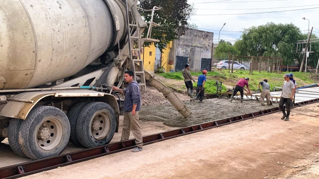 Comenzó la pavimentación en calle Filiberto