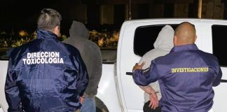 Evadieron un control policial y descartaron sustancias en la vía pública, fueron detenidos