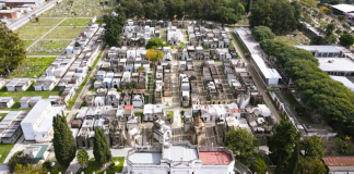 Tensión en el Cementerio Municipal: Hombre intenta autolesionarse desde un panteón