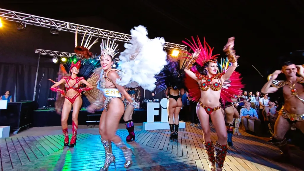El Carnaval del País llenó de ritmo la Feria Internacional de Turismo
