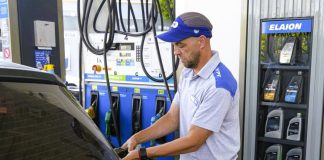 Confirman que YPF bajará el precio de los combustibles hasta un 3% desde el 1 de octubre