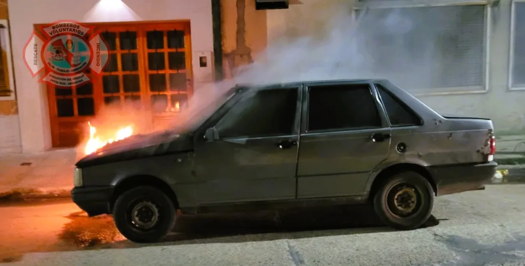 Principio de incendio de un vehículo