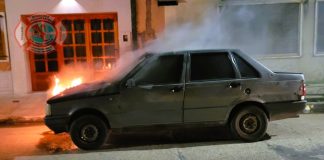 Principio de incendio de un vehículo