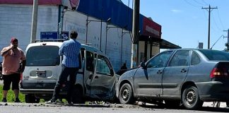 Colisionaron tres vehículos en Av. Uncal y Calle Allais