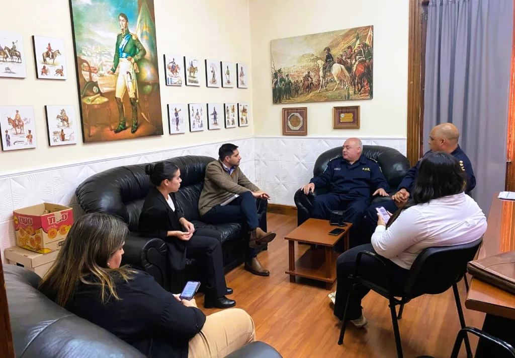 Visita del Diputado Silvio Gallay a la Jefatura Departamental Uruguay