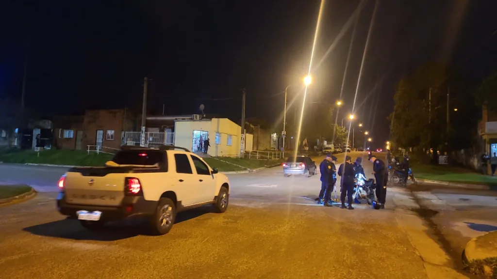 Choque entre dos motocicletas y una menor que esperaba el colectivo dejó a la niña con lesiones leves