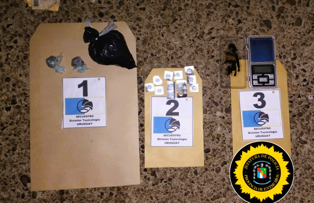 Operativo policial en la vía pública: secuestran drogas y balanza de precisión